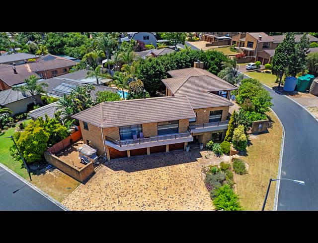 4 BEDROOM FREEHOLD SOLD IN VREDEKLOOF